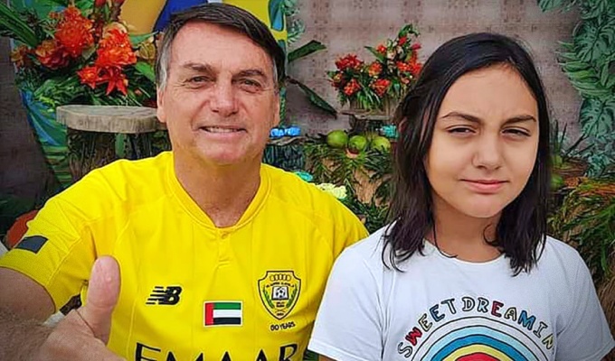 Laura Bolsonaro: Presidente diz participar pouco da educação da filha