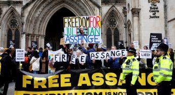 Julian Assange não comparece a julgamento sobre extradição