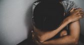 menina-denuncia-padrasto-estupro-mandada-abrigo-sofre-mais-violencia-sexual