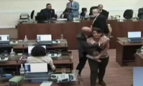 Vereador agarrou colega durante sessão parlamentar condenado Santa Catarina