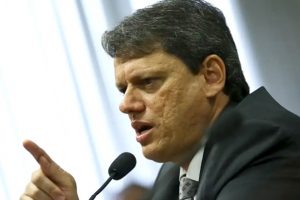 tarcisio-manipula-dados-derrubar-precos-acoes-privatizacao-sabesp