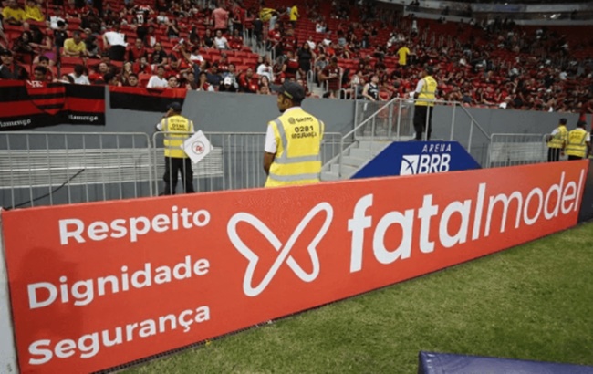 patrocínio times futebol Fatal Model site adulto mais acessado Brasil