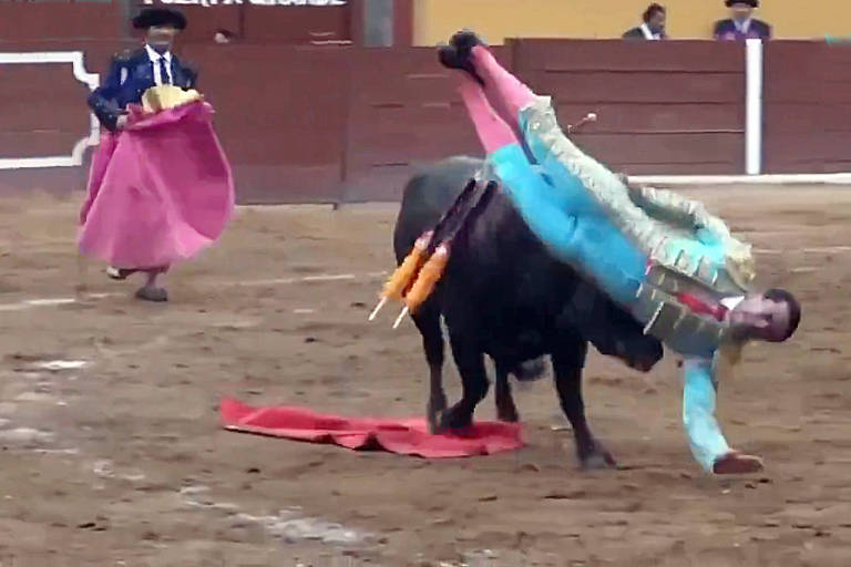 Toureiro é gravemente ferido na região do reto enquanto se preparava para matar animal